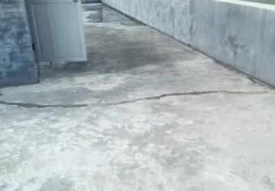 新田楼顶漏水维修公司分享下如何解决卫生间隐蔽部位漏水的问题?